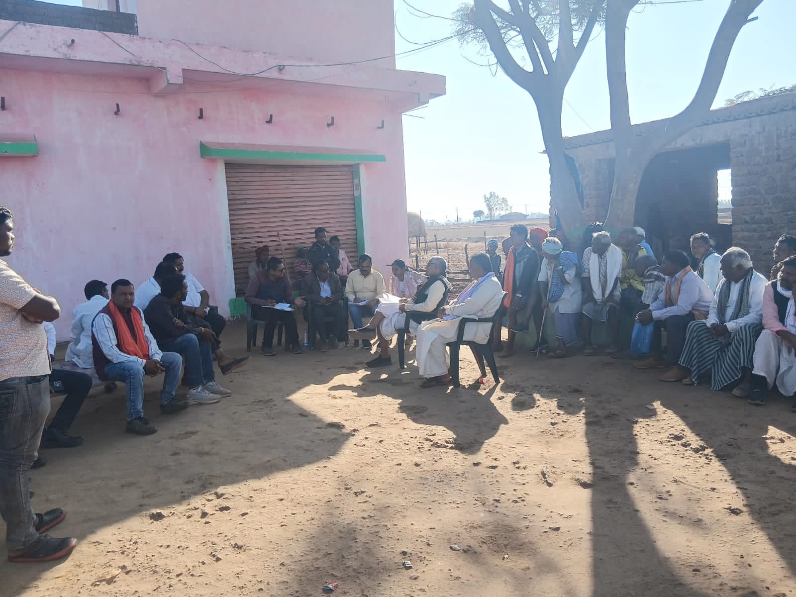 23 लोगों की कोई जमीन नहीं, फिर भी मुआवजा तैयार! राजस्व अफसर अटैच, घोटाला पकड़ा गया