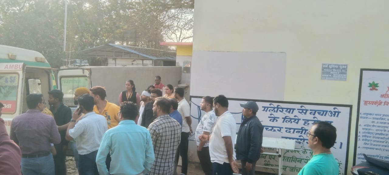 पतरातू डीएवी स्कूल से लौटते समय स्कॉर्पियो ने मोटरसाइकिल सवार शिक्षकों को मारी टक्कर,,, दो शिक्षक घायल