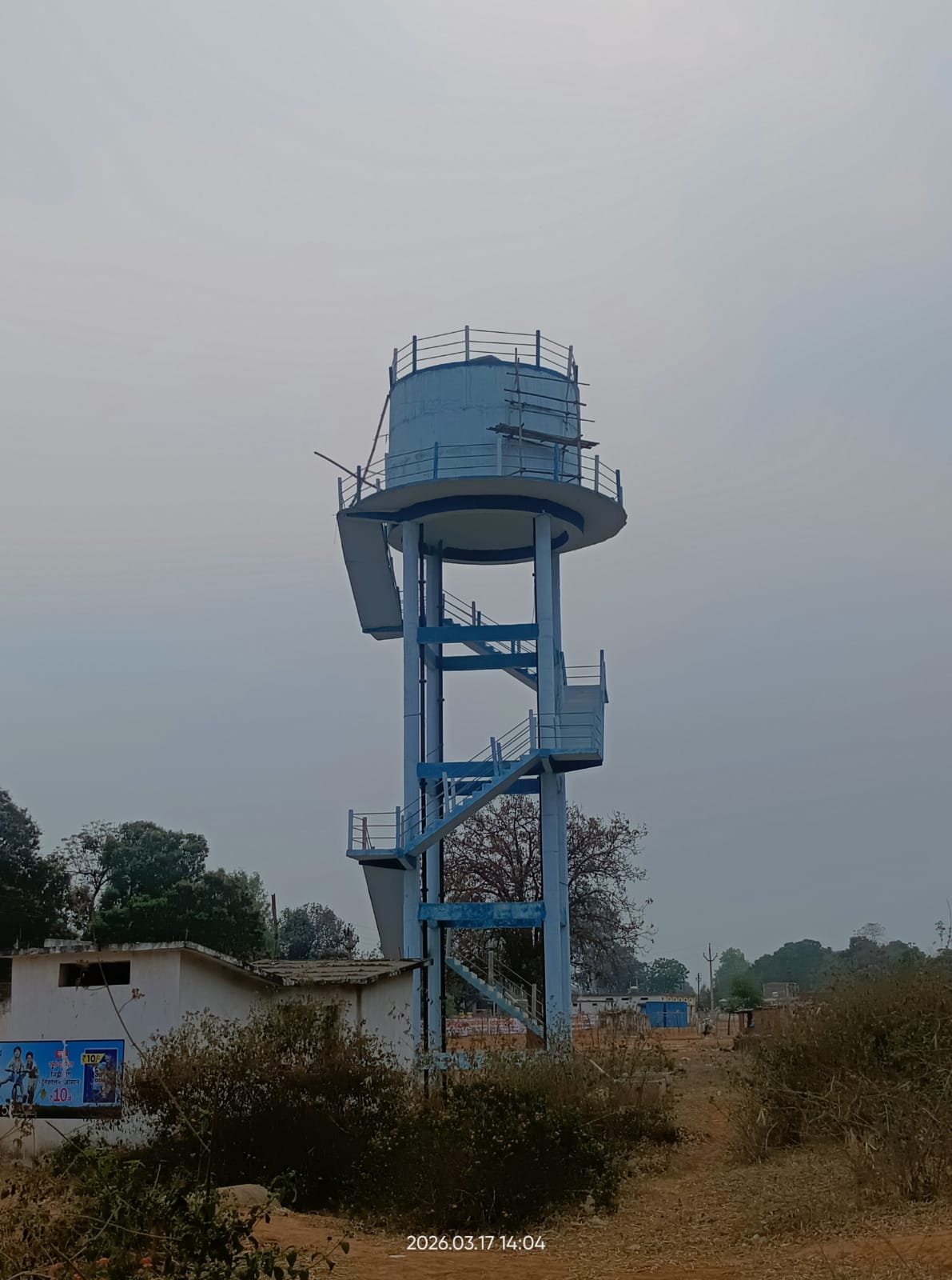 पानी टंकी बना शो पीस जल जीवन मिशन के तहत नलों में पानी सप्लाई की मांग